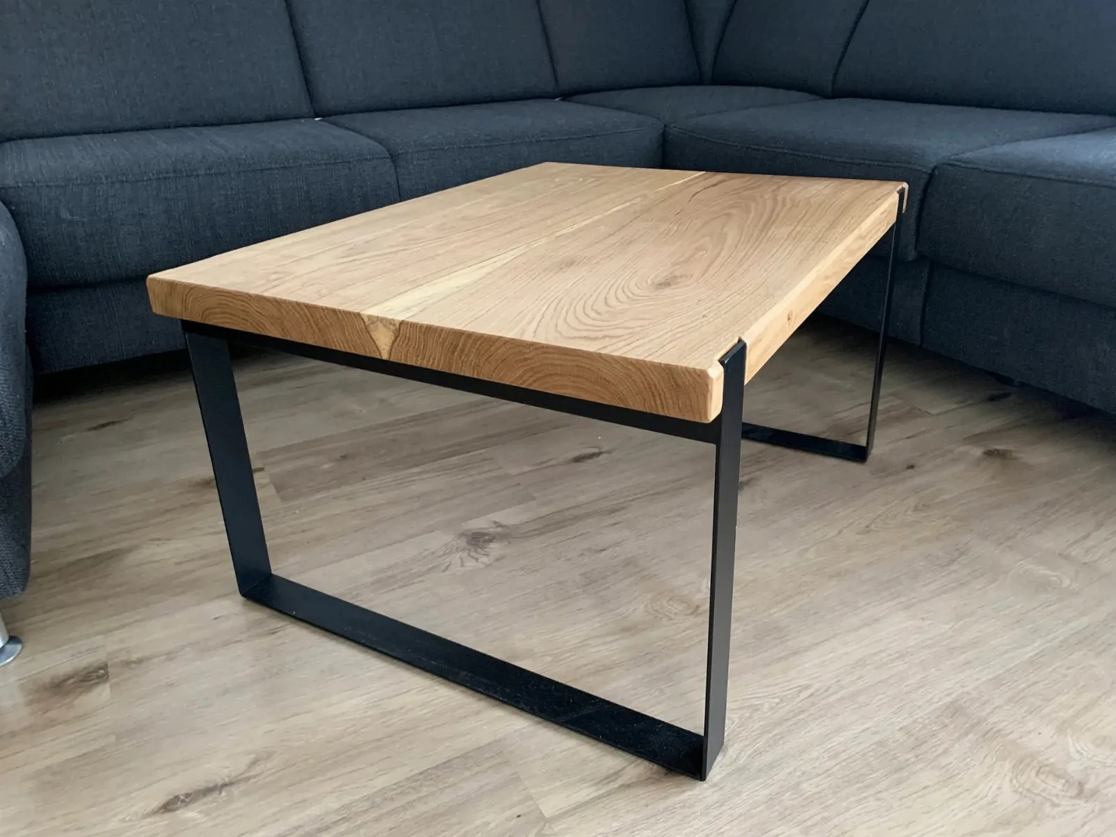 3D model: Konferenční stolek – dub masiv, 80 × 60 × 40 cm