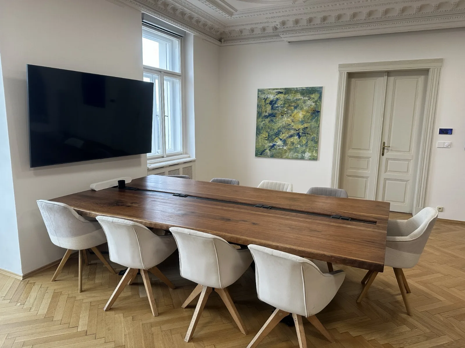Náhled fotky 3: Konferenční stůl 300 – americký ořech, 300 × 150 × 75 cm, deska 5 cm