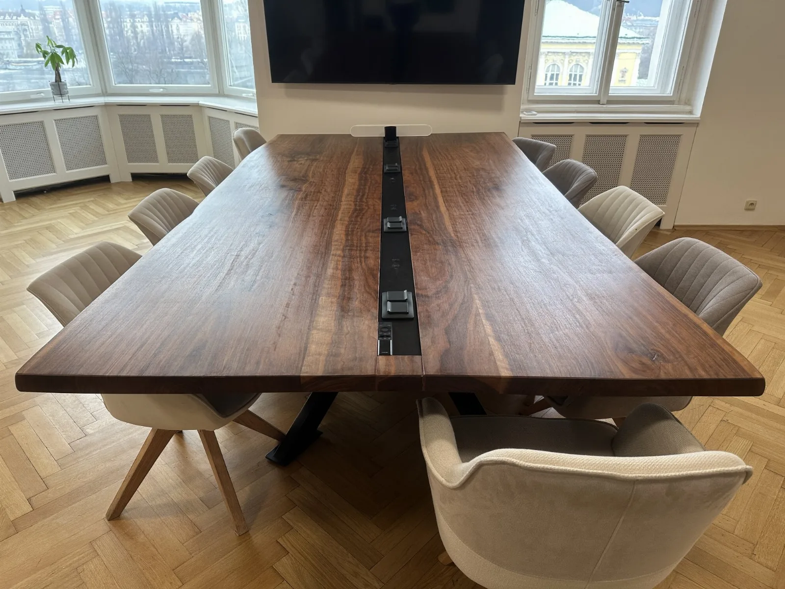 Náhled fotky 5: Konferenční stůl 300 – americký ořech, 300 × 150 × 75 cm, deska 5 cm