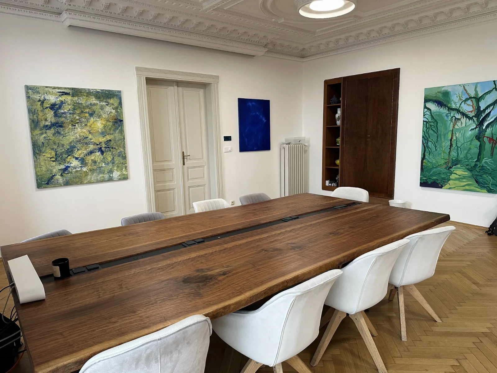 Náhled fotky 6: Konferenční stůl 300 – americký ořech, 300 × 150 × 75 cm, deska 5 cm