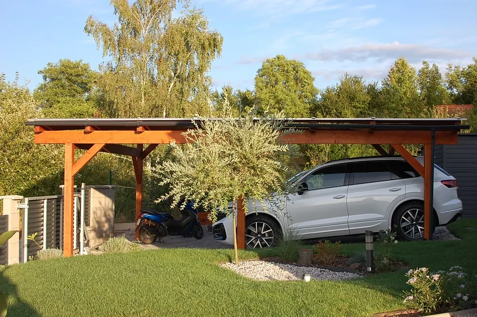 Pergola nad stáním pro auto, Knovíz